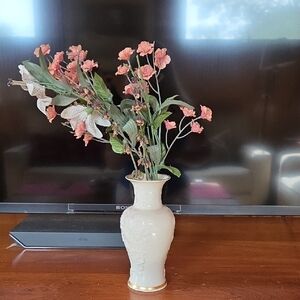 Elegant Cream Vase with Pink Floral Arrangement